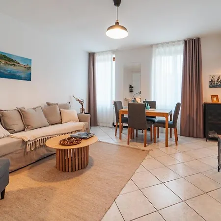 In The Center Of With Parking 切尔诺比奥