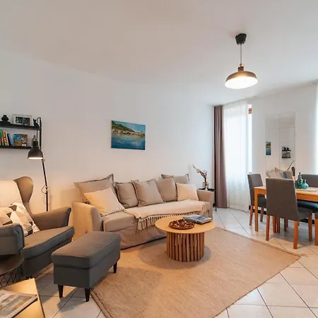 Appartement In The Center Of With Parking *