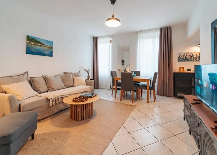 In The Center Of With Parking 切尔诺比奥