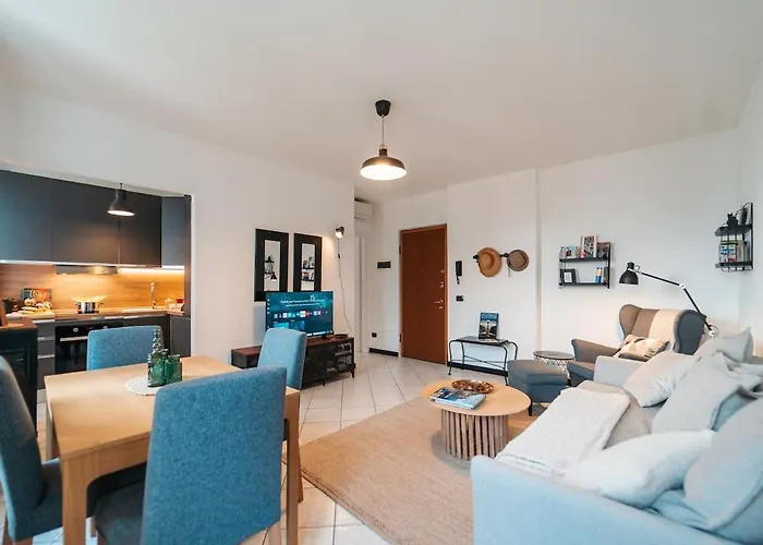 公寓 In The Center Of With Parking *